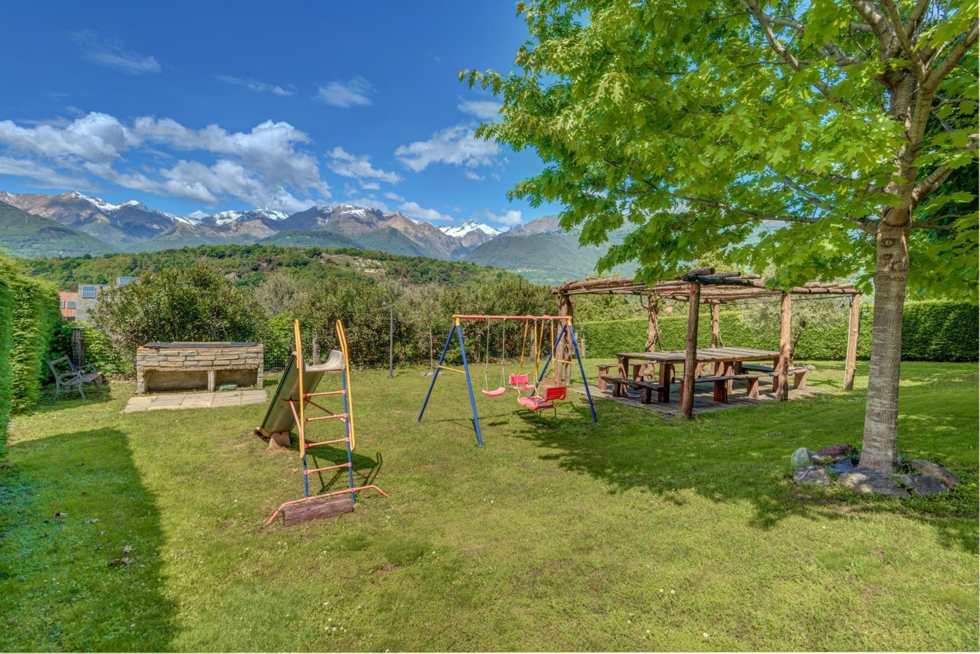 Villa La Corte With Amazing Pool And Garden Colico Exterior foto