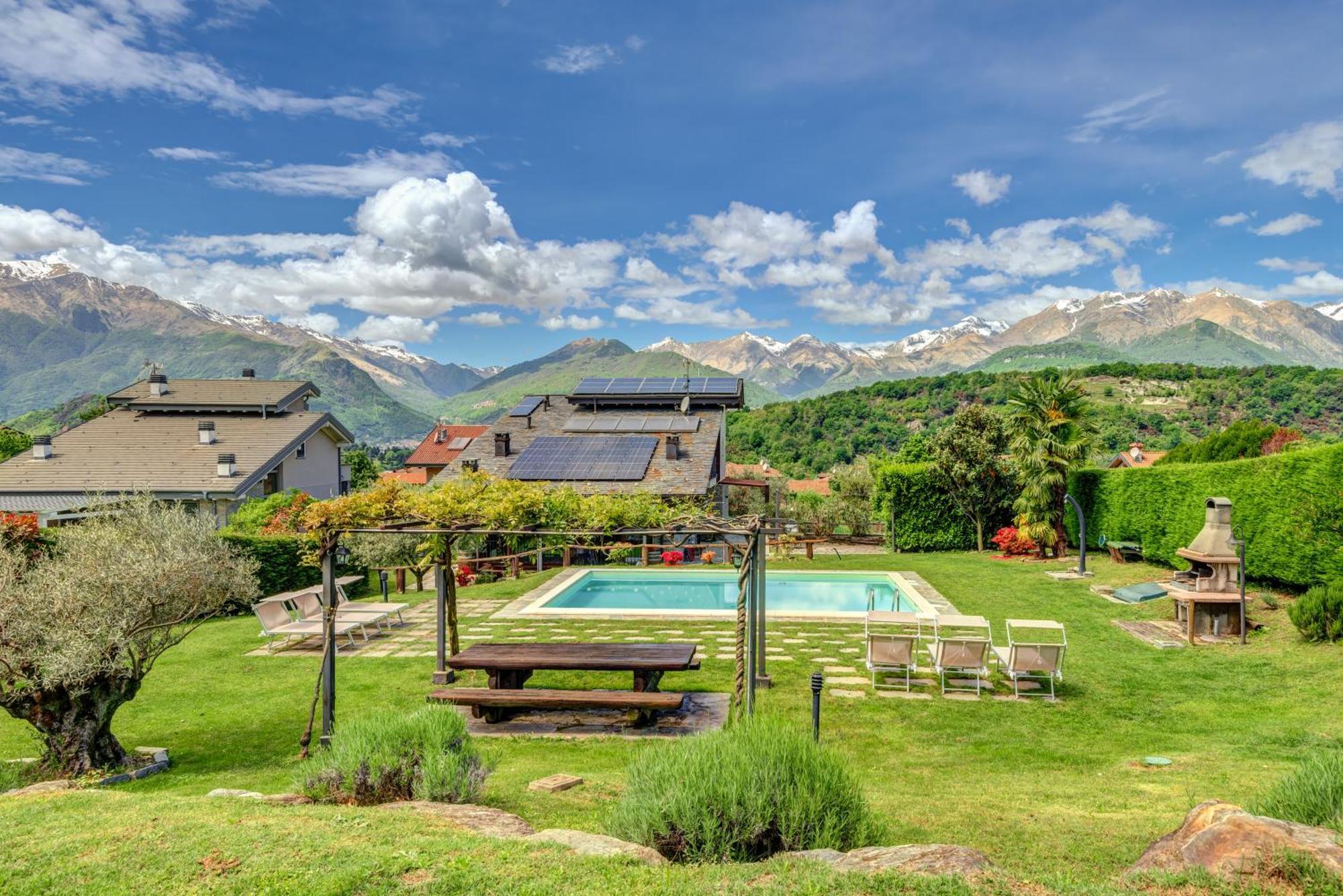Villa La Corte With Amazing Pool And Garden Colico Exterior foto