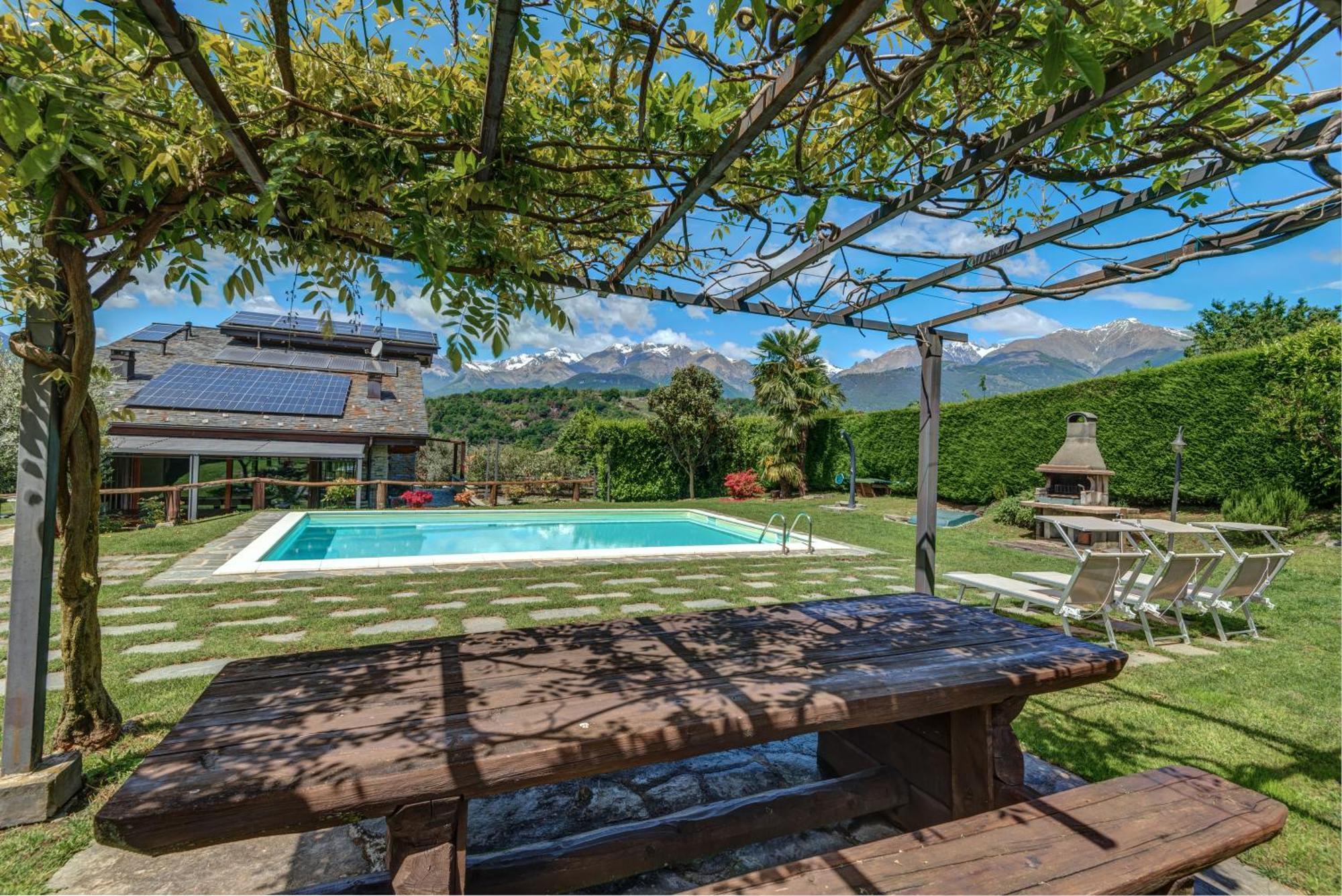 Villa La Corte With Amazing Pool And Garden Colico Exterior foto