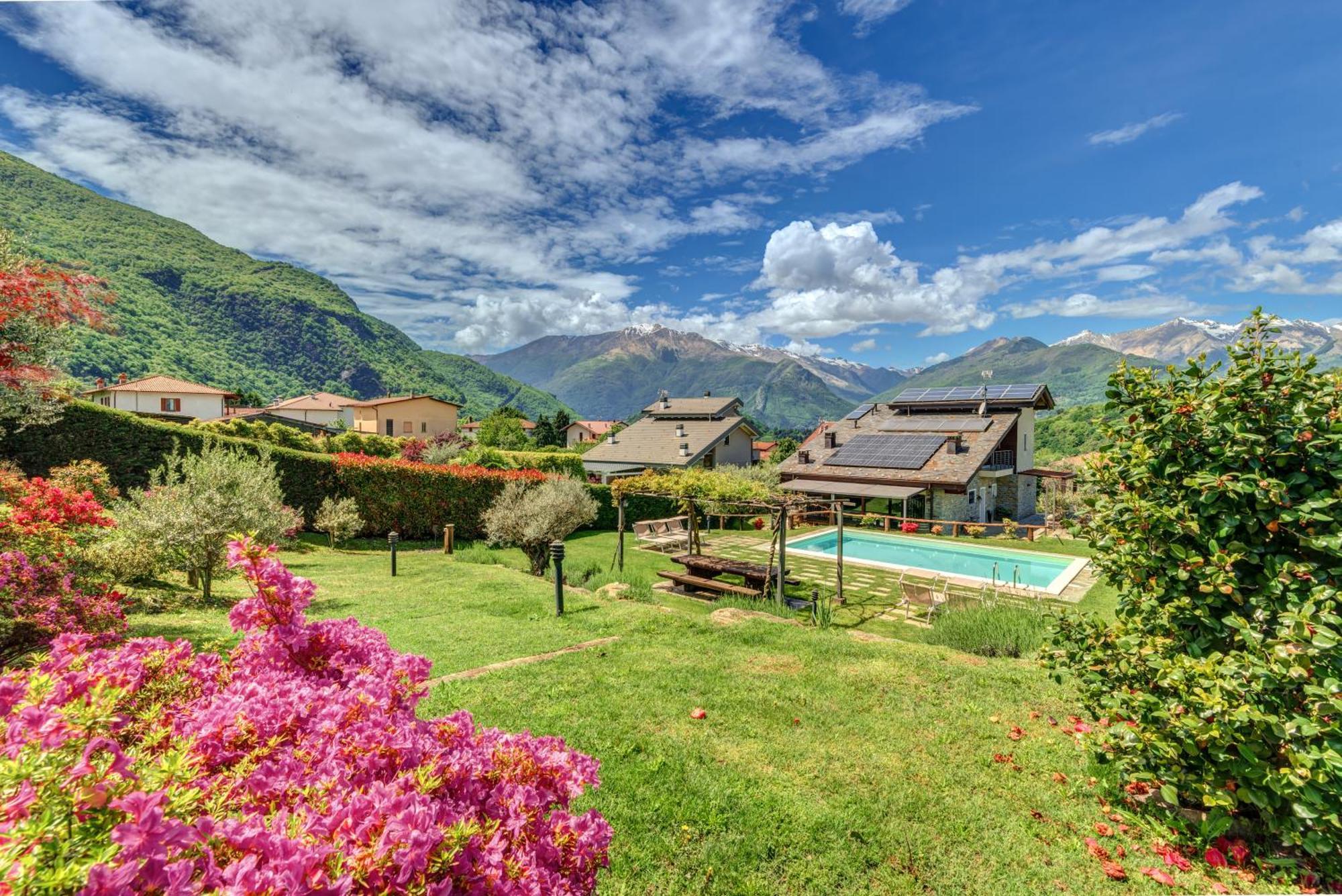 Villa La Corte With Amazing Pool And Garden Colico Exterior foto